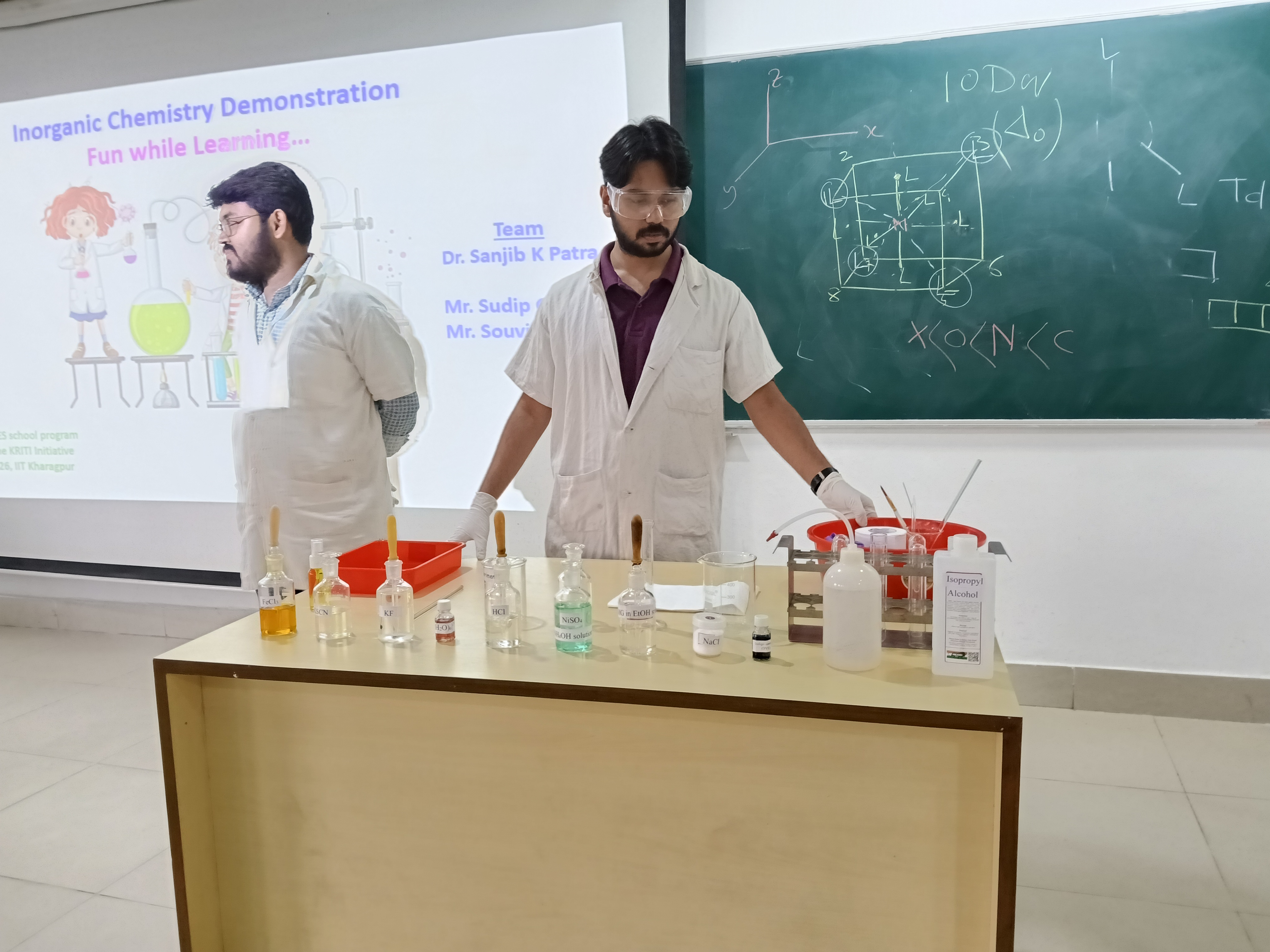 Captivating young minds through interactive experiment demonstrations and hands-on scientific learning.